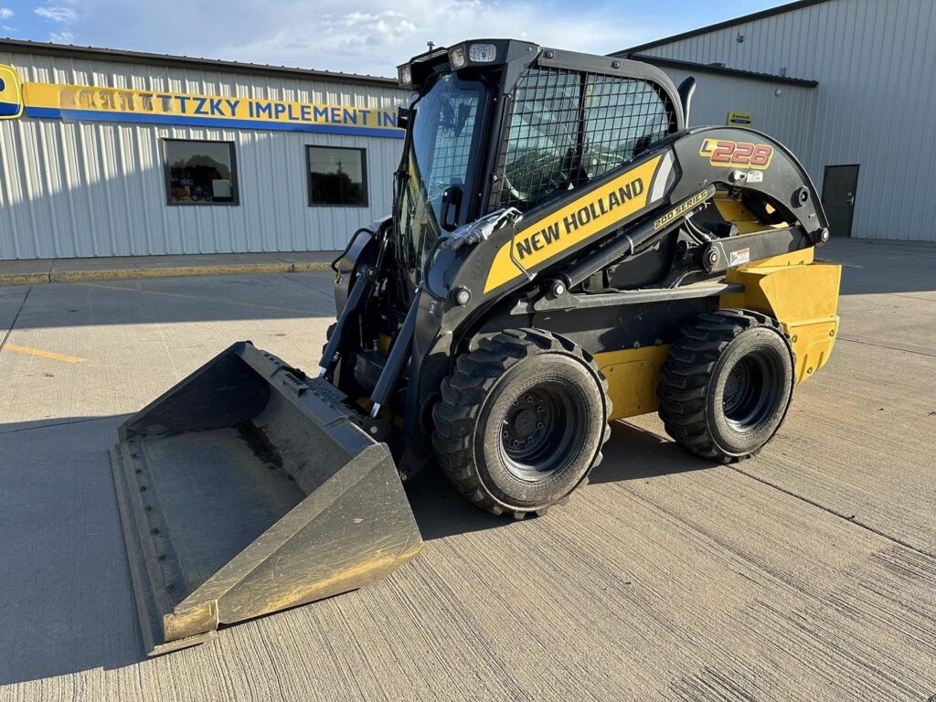 2018 NEW HOLLAND L228
