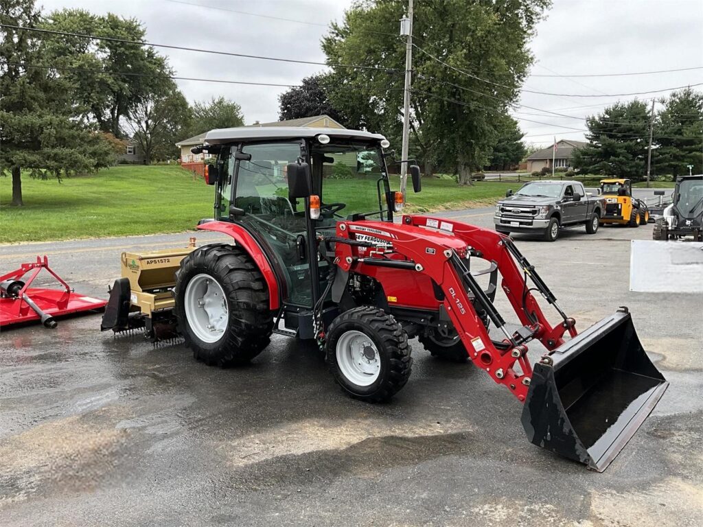 2018 MASSEY FERGUSON 1735M W Attachments